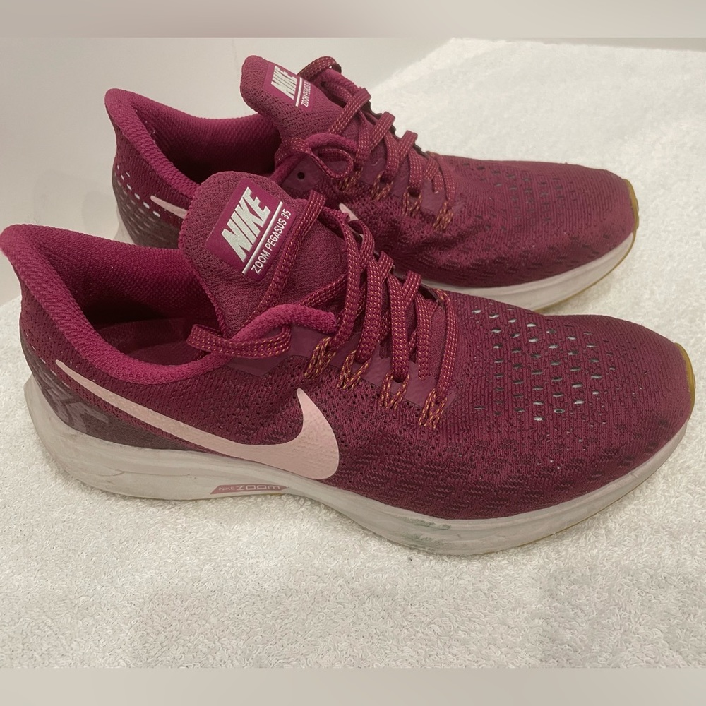Womans Nike Zoom Pegasus 35 Maroon Running Shoes.